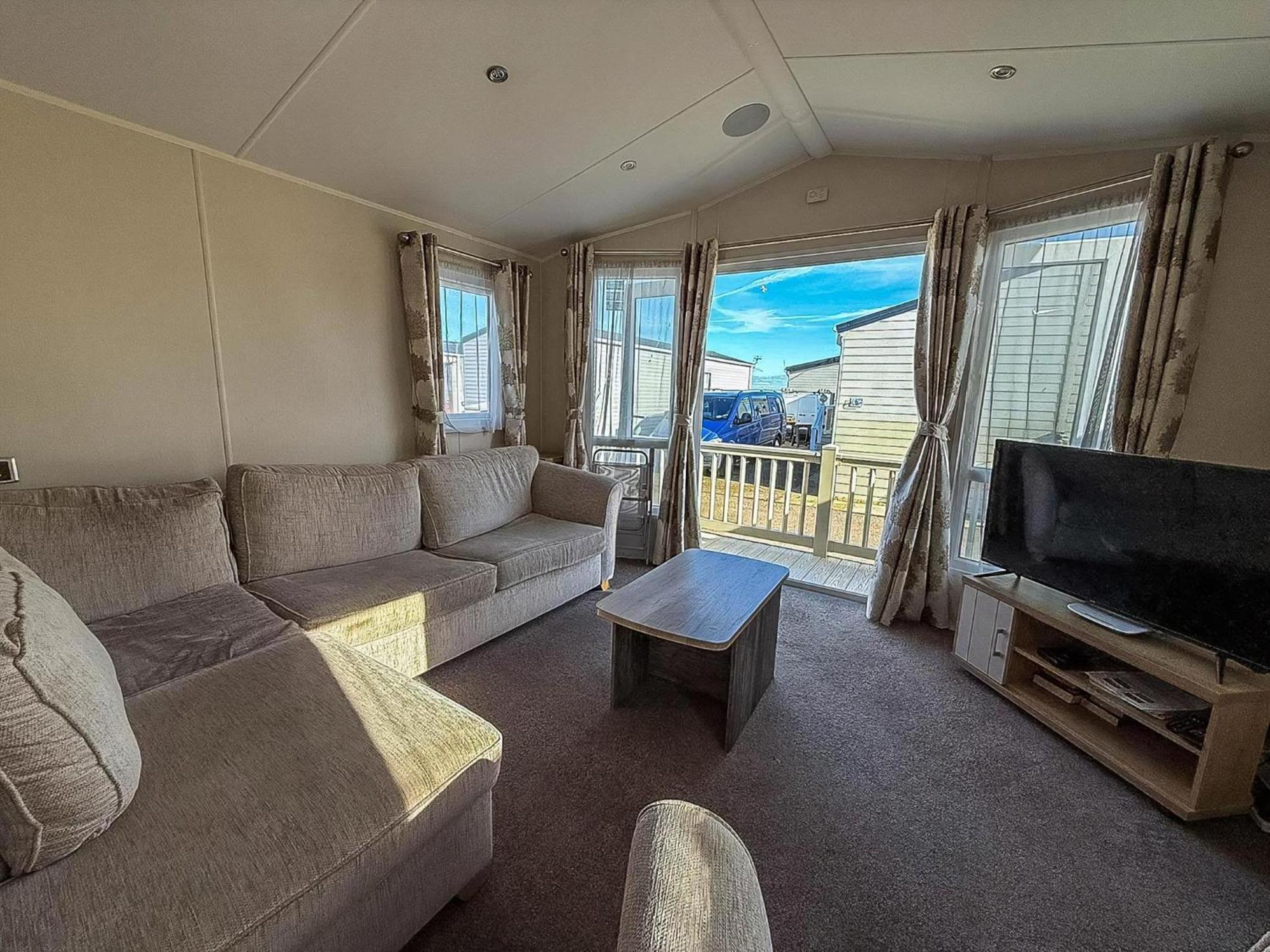 Lovely 6 Berth Caravan At Suffolk Sands Holiday Park Ref 45010Mv Felixstowe Exterior foto